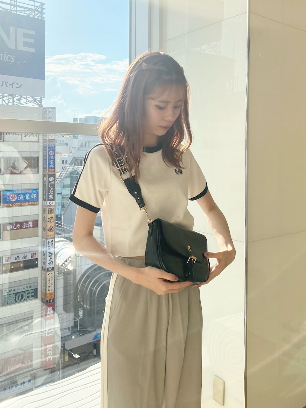 「ナイスクラップ、one after another NICE CLAUP、骨格ウェーブ、高身長女子、高身長コーデ、ootd、休日スタイル、カジュアルコーデ、カジュアル、パンツスタイル、プチプラ、今日のコーデ、夏、夏コーデ、楽チンコーデ」｜「one after another NICE CLAUPのワンポイント刺繍ラインT（Tシャツ/カットソー、ホワイト系）」を使った、moeさん（レディース・172cm）の夏コーディネートの4枚目の写真
