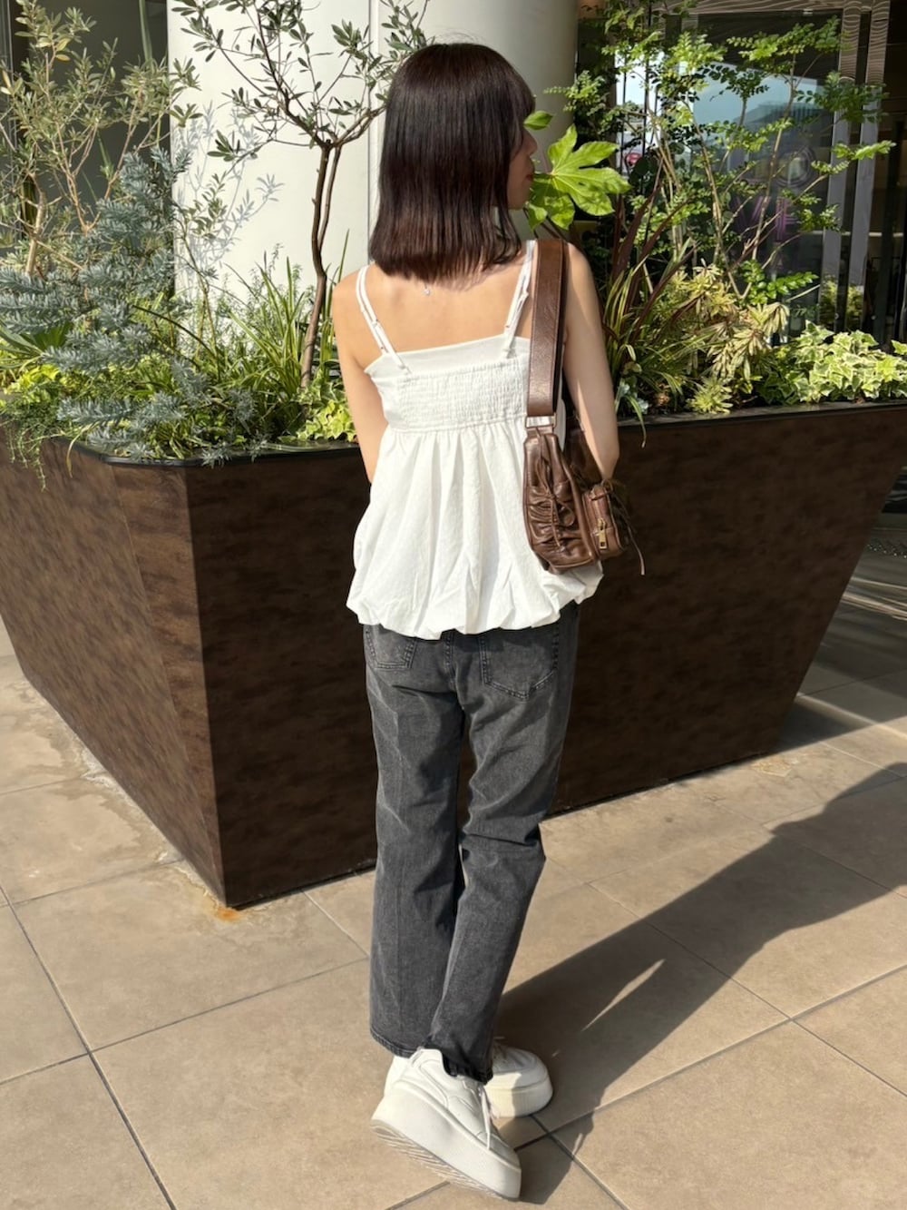 「ナイスクラップ、高身長、骨格ウェーブ、高身長女子、高身長コーデ、ootd、one after another NICE CLAUP、デニム、デニムパンツ、パンツスタイル、シンプルコーデ、お出かけコーデ、オトナカジュアル、おしゃれさんと繋がりたい、オトナ女子」｜「one after another NICE CLAUPのフレアデニムパンツ（デニムパンツ、グレー系）」を使った、moeさん（レディース・174cm）の冬コーディネートの2枚目の写真