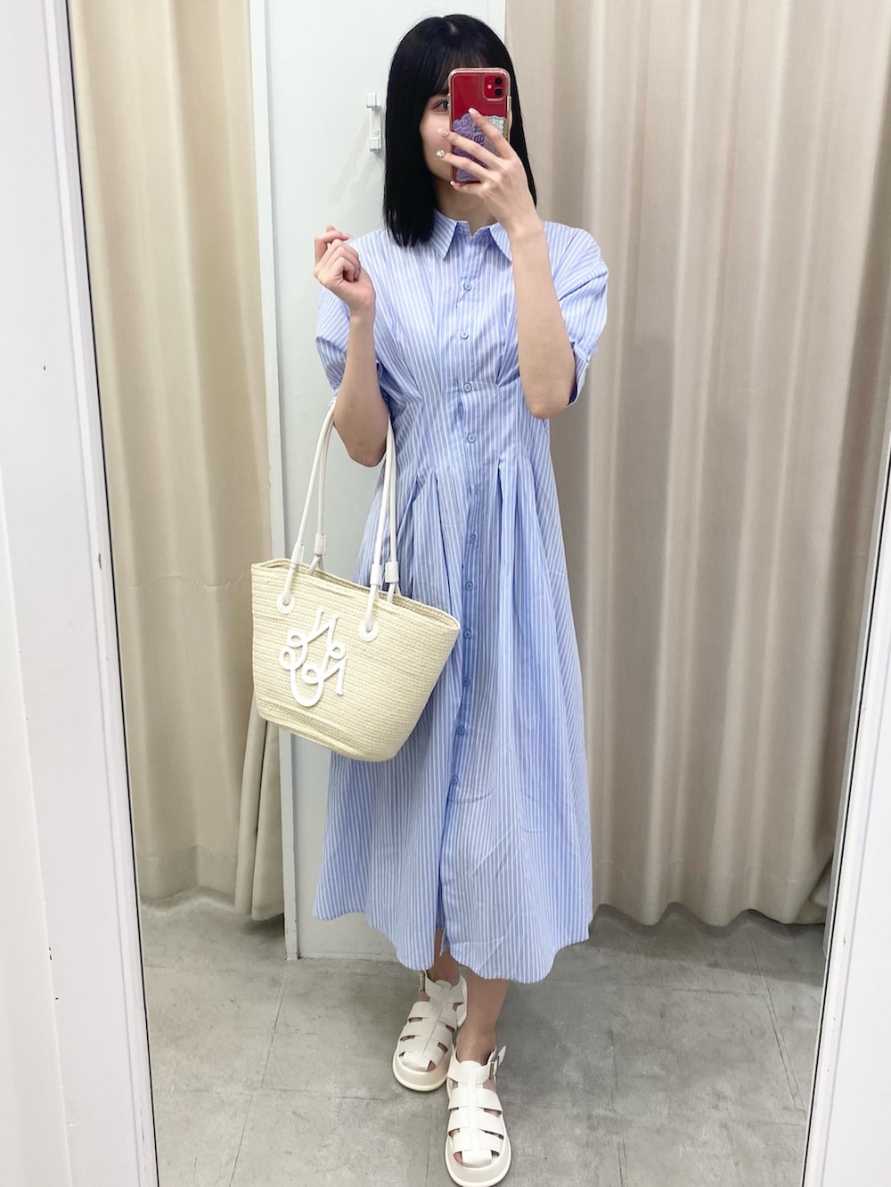「ナイスクラップ、ワンピース、骨格ウェーブ、高身長、高身長女子、高身長コーデ、ootd、one after another NICE CLAUP、お出かけコーデ、ママコーデ、オトナカジュアル、おしゃれさんと繋がりたい、オトナ女子、最近のいい感じコーデ、韓国ファッション」|「one after another NICE CLAUPのバックレースアップシャツワンピース【WEB限定商品】(ワンピース、ブルー系)」を使った、moeさん(レディース・174cm)の冬コーディネートの4枚目の写真