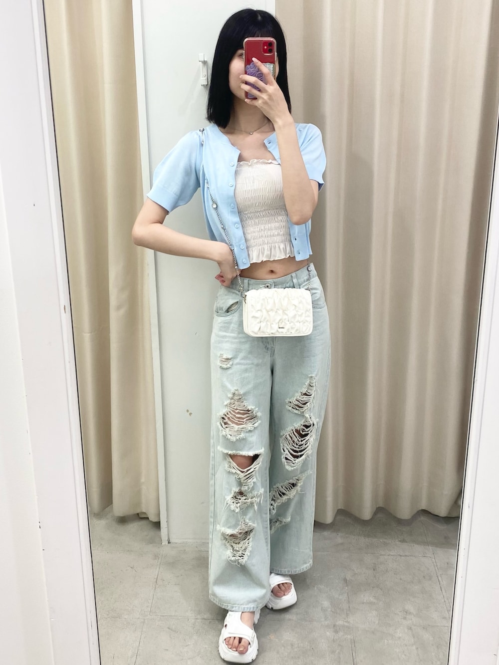 「ナイスクラップ、骨格ウェーブ、高身長、高身長女子、高身長コーデ、ootd、one after another NICE CLAUP、最近のいい感じコーデ、デニム、デニムパンツ、パンツスタイル、オトナカジュアル、お出かけコーデ、おしゃれさんと繋がりたい、オトナ女子」｜「one after another NICE CLAUPのワンポイントロゴ/サマーニットカーディガン（カーディガン/ボレロ、ブルー系）」を使った、moeさん（レディース・174cm）の冬コーディネートの5枚目の写真