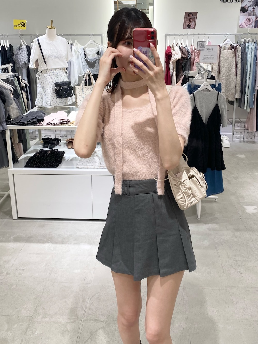 「ナイスクラップ、ピンク、ootd、one after another NICE CLAUP、骨格ウェーブ、高身長、高身長女子、高身長コーデ、お出かけコーデ、オトナ女子、オトナカジュアル、おしゃれさんと繋がりたい、シンプルコーデ、シンプル、スカート」|「one after another NICE CLAUPのチョーカーセットフェザーニット(ニット/セーター、ピンク系)」を使った、moeさん(レディース・174cm)の冬コーディネートの4枚目の写真