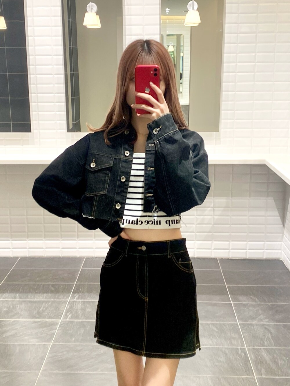 「デニム、ナイスクラップ、one after another NICE CLAUP、ootd、骨格ウェーブ、高身長女子、高身長コーデ、セットアップ、カジュアル、モノトーン、シンプルコーデ、プチプラ、ブラック、夏、ラフ」｜「one after another NICE CLAUPのショートデニムジャケット/Gジャン/セットアップあり（デニムジャケット、ブラック系）」を使った、moeさん（レディース・172cm）の夏コーディネートの6枚目の写真