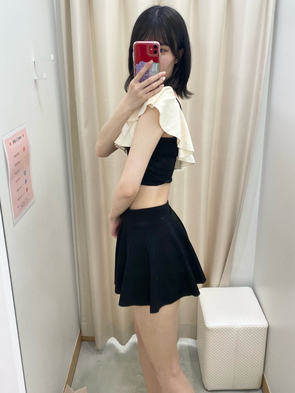 「ナイスクラップ、骨格ウェーブ、ootd、one after another NICE CLAUP、高身長、高身長女子、高身長コーデ、水着、swimwear、カジュアル、シンプルコーデ、シンプル、モノトーン、モノトーンコーデ、おしゃれさんと繋がりたい」｜「one after another NICE CLAUPのワンショルダー/バイカラー/swimwear/水着（水着、ブラック系）」を使った、moeさん（レディース・174cm）の冬コーディネートの2枚目の写真