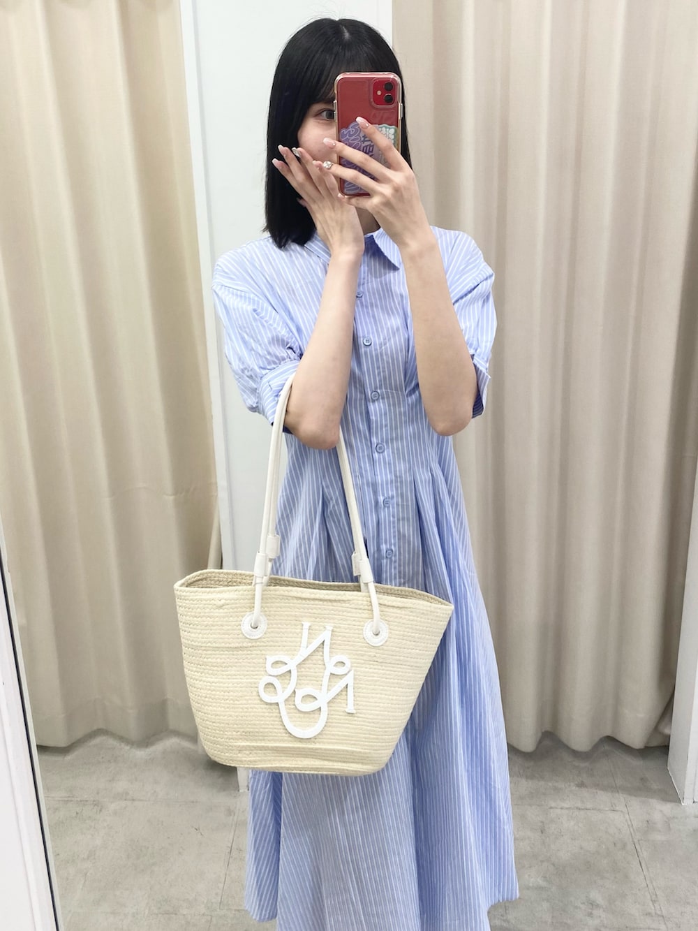 「ナイスクラップ、ワンピース、骨格ウェーブ、高身長、高身長女子、高身長コーデ、ootd、one after another NICE CLAUP、お出かけコーデ、ママコーデ、オトナカジュアル、おしゃれさんと繋がりたい、オトナ女子、最近のいい感じコーデ、韓国ファッション」|「one after another NICE CLAUPのバックレースアップシャツワンピース【WEB限定商品】(ワンピース、ブルー系)」を使った、moeさん(レディース・174cm)の冬コーディネートの3枚目の写真
