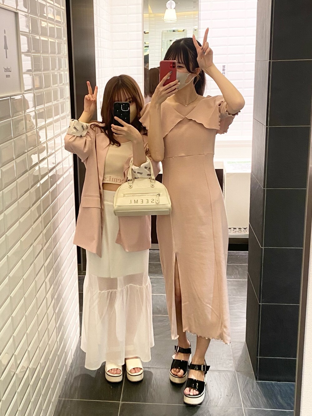 「ナイスクラップ、one after another NICE CLAUP、骨格ウェーブ、高身長女子、高身長コーデ、休日コーデ、大人カジュアル、オトナ女子、シンプルコーデ、春、カジュアルコーデ、オトナカジュアル、ラフ、ピンク、シンプル」|「Seemi. byNICECLAUPの【Seemi】セーラーカラーカットワンピース(ワンピース、ピンク系)」を使った、moeさん(レディース・172cm)の春コーディネートの4枚目の写真