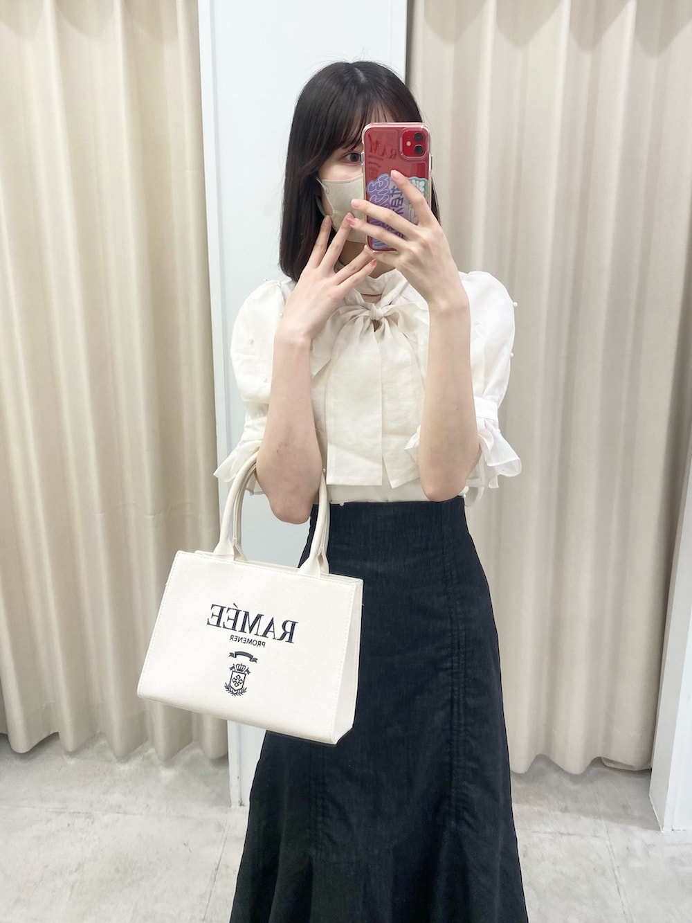 「カジュアル、ナイスクラップ、ootd、one after another NICE CLAUP、高身長女子、骨格ウェーブ、高身長コーデ、高身長、スカート、きれいめカジュアル、キレイめ、最近のいい感じコーデ、オトナカワイイ、着回しコーデ、オトナ女子」|「one after another NICE CLAUPの【S,Mサイズ展開】長さが変えられる/ドロストスカート(スカート、ブラック系)」を使った、moeさん(レディース・174cm)の冬コーディネートの5枚目の写真