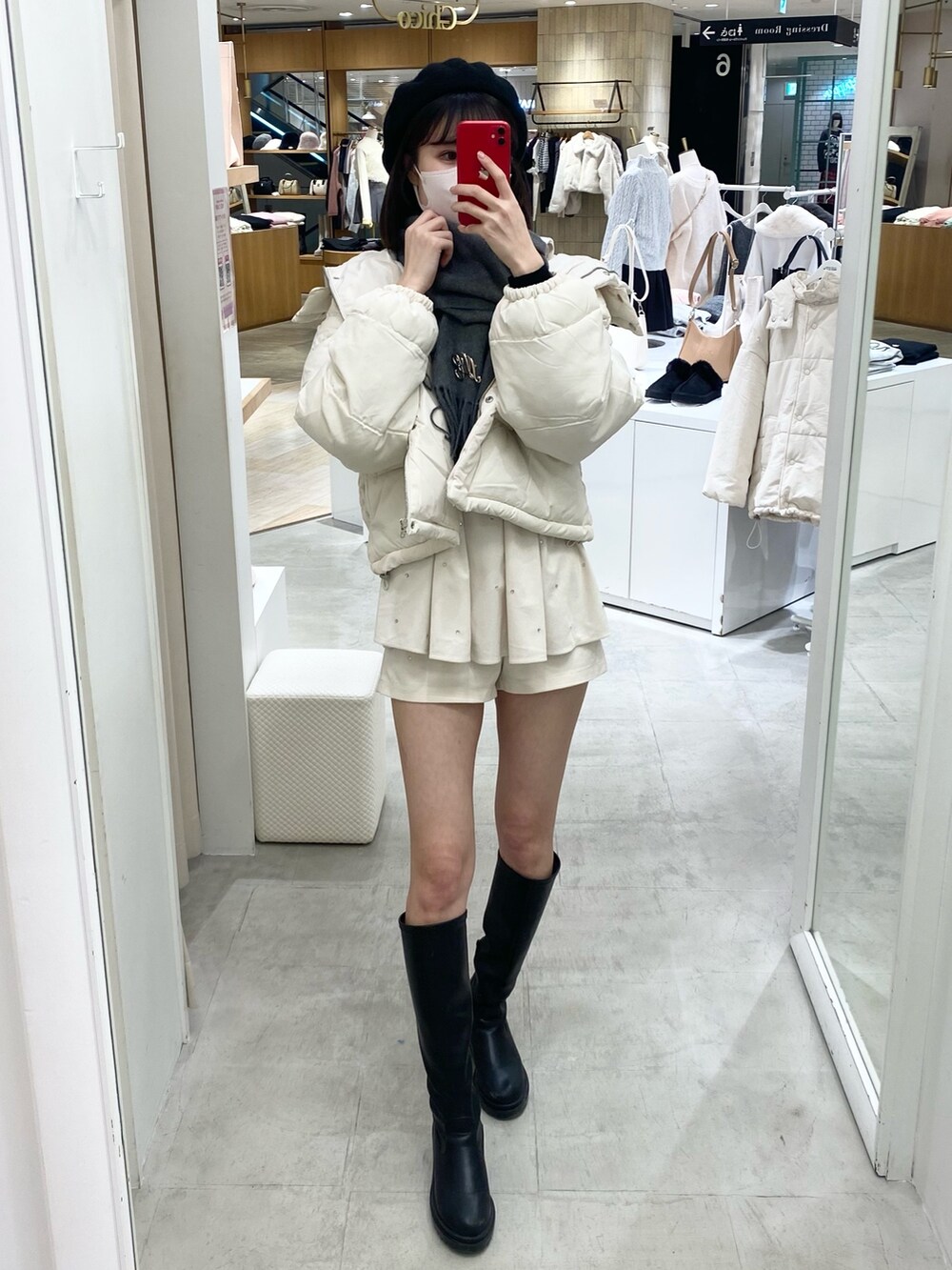 「ナイスクラップ、高身長女子、高身長コーデ、骨格ウェーブ、ootd、大人カジュアル、オトナ女子、冬、おしゃれさんと繋がりたい、あったかコーデ、大人ガーリー、カジュアルコーデ、プチプラ、ダウン、シンプルコーデ」｜「one after another NICE CLAUPの【フードの取り外し可能】ショートフェイクダウンジャケット（ダウンジャケット/コート、ホワイト系）」を使った、moeさん（レディース・174cm）の冬コーディネートの4枚目の写真