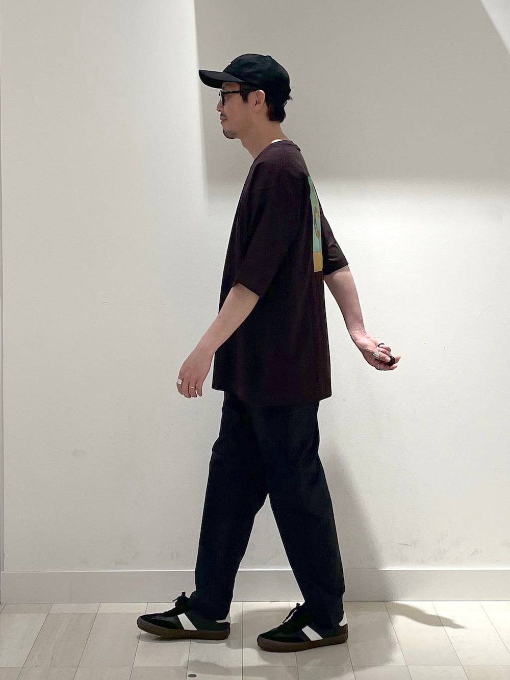 「高身長、カジュアル、ユニセックス、テーマパーク、休日コーデ、春コーデ、差し色コーデ、アウトドア、旅行、Tシャツ、GLOBAL WORK、andSTトレンド、人気アイテムをチェック!、スウェット、アウター」|「GLOBAL WORKの洗えるツイルキャップ/252006(キャップ、ブラック系)」を使った、ゆーすけさん(メンズ・176cm)の夏コーディネートの3枚目の写真
