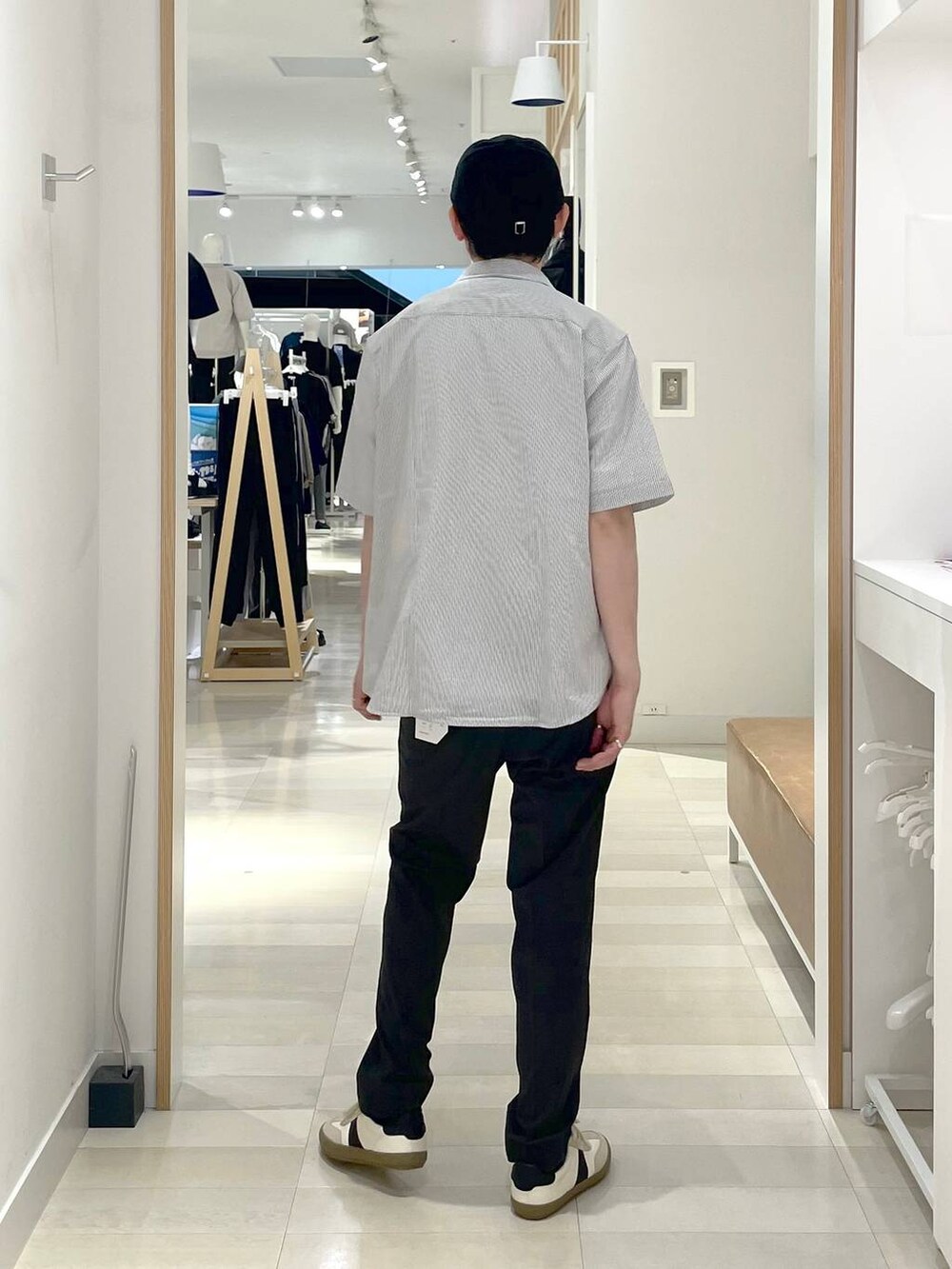 「高身長、カジュアル、ユニセックス、テーマパーク、休日コーデ、春コーデ、差し色コーデ、アウトドア、旅行、Tシャツ、GLOBAL WORK、andSTトレンド、人気アイテムをチェック!、雨の日コーデ、URBAN SLACKS_GLOBAL WORK」|「GLOBAL WORKの洗えるツイルキャップ/252006(キャップ、ブラック系)」を使った、ゆーすけさん(メンズ・176cm)の夏コーディネートの3枚目の写真