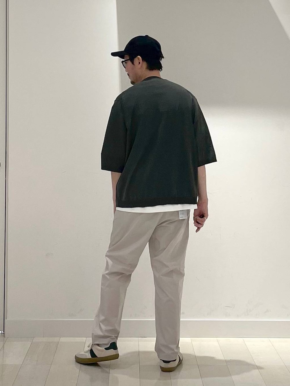 「人気アイテムをチェック!、旅行、Tシャツ、GLOBAL WORK、高身長、カジュアル、ユニセックス、テーマパーク、休日コーデ、春コーデ、差し色コーデ、アウトドア、andSTトレンド、雨の日コーデ、日帰り旅行」|「GLOBAL WORKの洗えるツイルキャップ/252006(キャップ、ブラック系)」を使った、ゆーすけさん(メンズ・176cm)の夏コーディネートの3枚目の写真