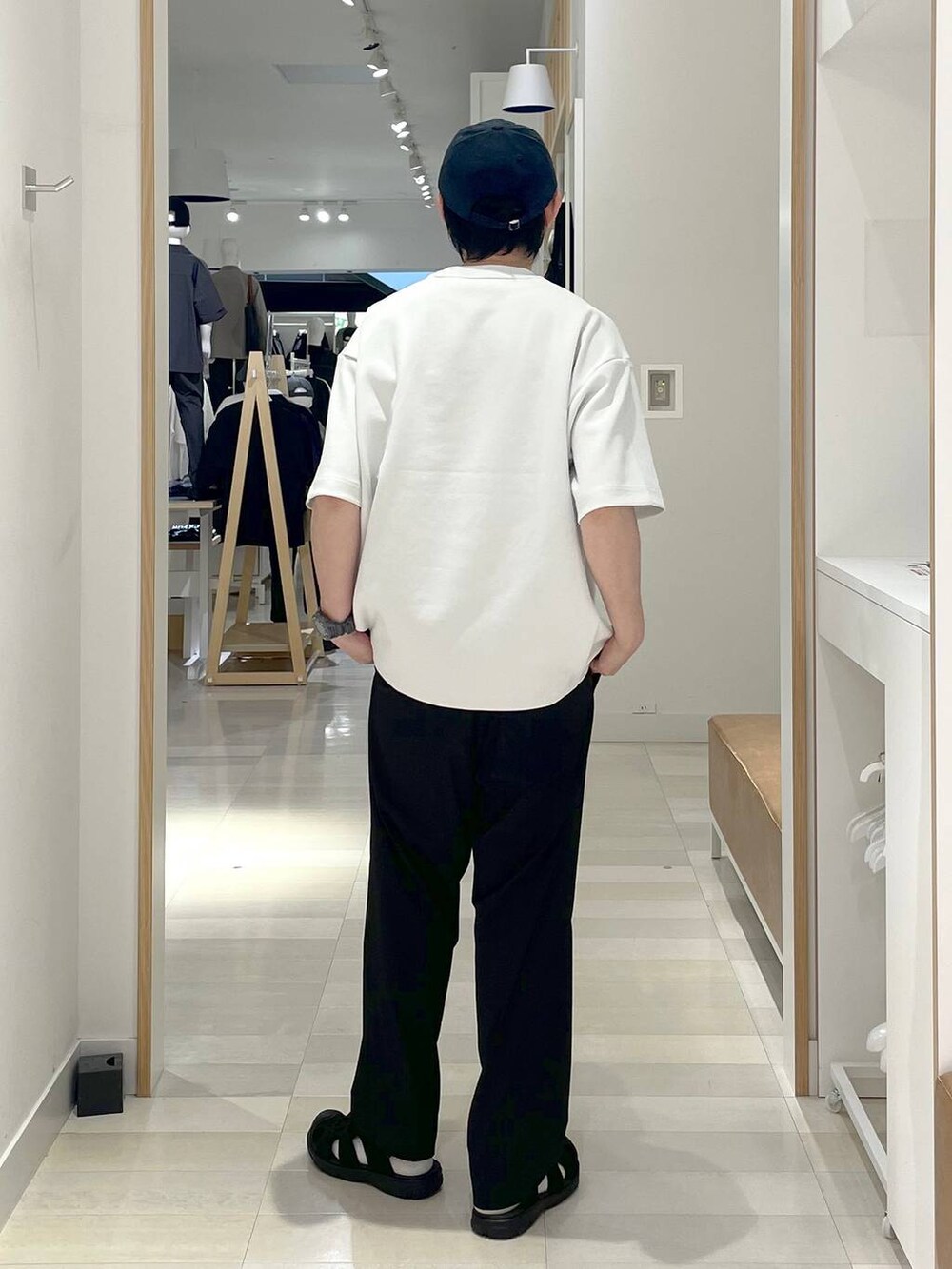 「高身長、カジュアル、ユニセックス、テーマパーク、休日コーデ、春コーデ、差し色コーデ、アウトドア、旅行、Tシャツ、GLOBAL WORK、andSTトレンド、人気アイテムをチェック！、スウェット、アウター」｜「GLOBAL WORKのUV/ブルーライトカットアソートサングラス/283759（サングラス、ブラック系）」を使った、ゆーすけさん（メンズ・176cm）の夏コーディネートの3枚目の写真