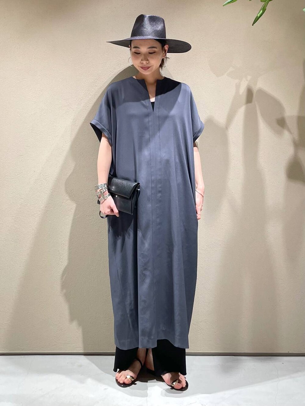 「トラッド、カジュアル、モード」｜「ChaosのChaos(カオス)/ロッティーワンピース（ワンピース、グレー系）」を使った、FUMIさん（レディース・162cm）の春コーディネートの5枚目の写真