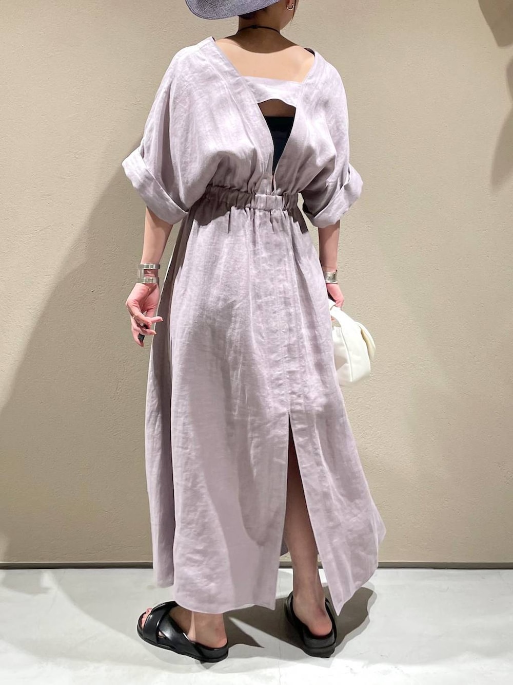 「トラッド、カジュアル、モード」｜「ChaosのChaos(カオス)/マーラリネンワンピース（ワンピース、ピンク系）」を使った、FUMIさん（レディース・162cm）の春コーディネートの4枚目の写真