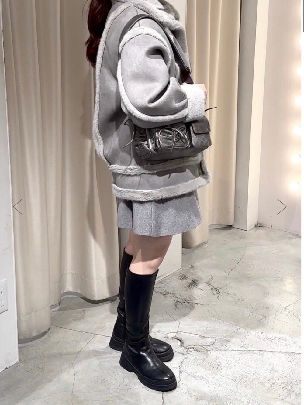 「アウター、アウター×グレーパーカー、あうたー、アウター 、冬、冬コーデ、冬アウター、冬のコーデ、冬アウター着回しチャレンジ、冬服、冬を彩る色いろコーデ、冬ファッション、冬服コーデ、休日、休日スタイル」|「one after another NICE CLAUPのフェイクムートンロングジャケット(ムートンコート、ホワイト系)」を使った、Moeさん(レディース・156cm)の冬コーディネートの4枚目の写真