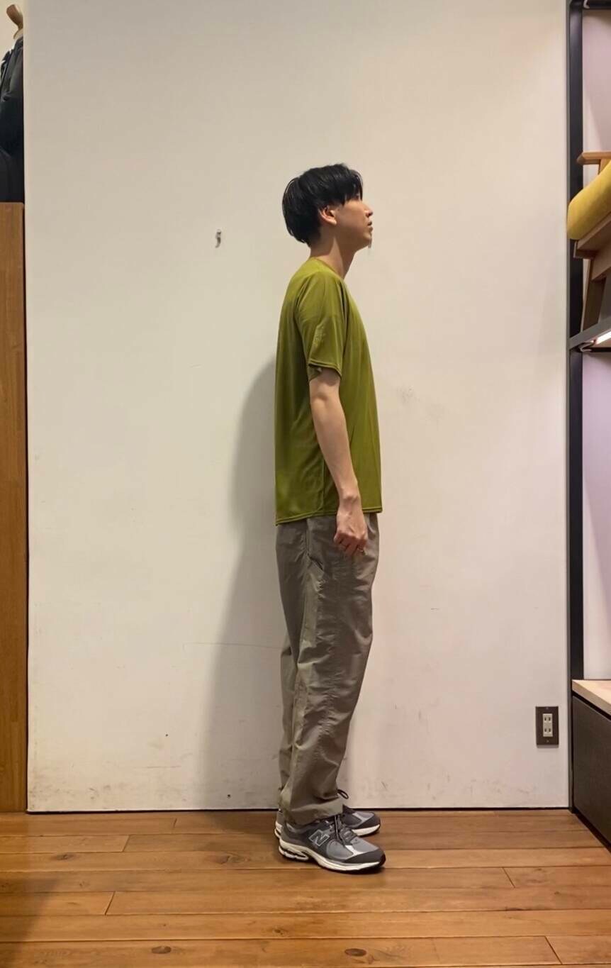 「リネン、newarrival、休日スタイル、旅行コーデ、私のイチ推しブランド、外遊びコーデ、暮らしを楽しむ、トレンドシャツ」｜「NEW BALANCEのNEW BALANCE　U2002RCB（スニーカー、グレー系）」を使った、かわむらさん（メンズ・183cm）の春コーディネートの5枚目の写真