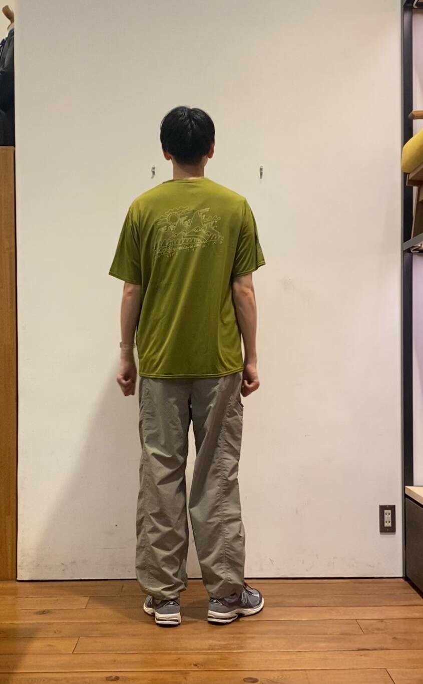 「リネン、newarrival、休日スタイル、旅行コーデ、私のイチ推しブランド、外遊びコーデ、暮らしを楽しむ、トレンドシャツ」｜「NEW BALANCEのNEW BALANCE　U2002RCB（スニーカー、グレー系）」を使った、かわむらさん（メンズ・183cm）の春コーディネートの6枚目の写真