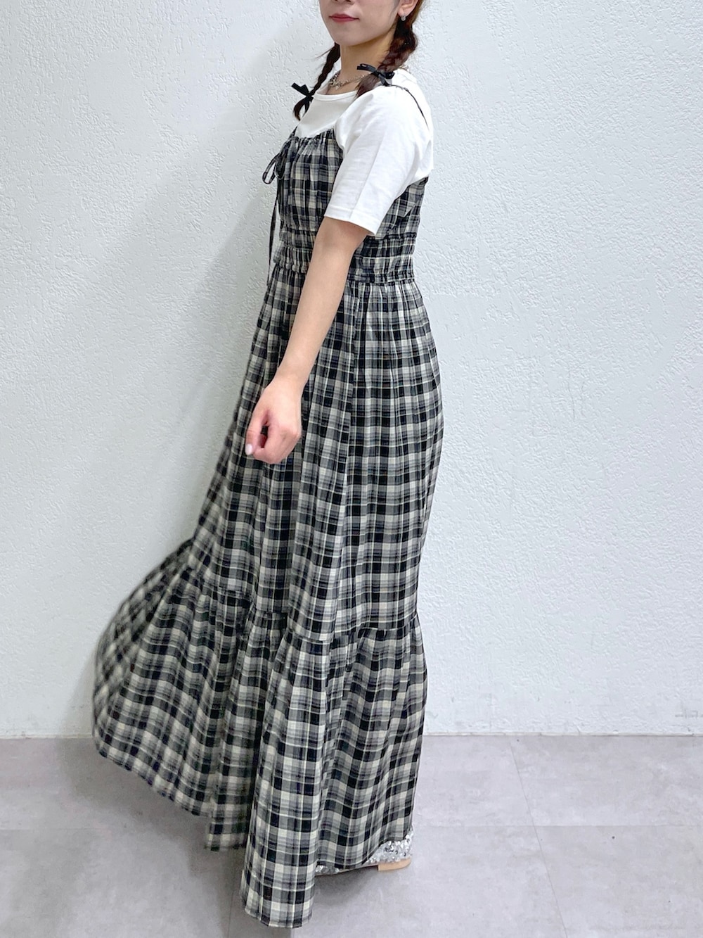 「春色、春めき満開コーデ、春コーデ、カジュアルスタイル、ゆるコーデ、春服、春服みてみて、カジュアルガーリー、お花見コーデ、春色コーデ、ブラック、リボン、シアー、淡色女子、シャーリング」｜「w closetの【４色展開】バレエシューズ（ブーツ、シルバー系）」を使った、ひなこさん（骨格ウェーブ・レディース・153cm）の春コーディネートの4枚目の写真