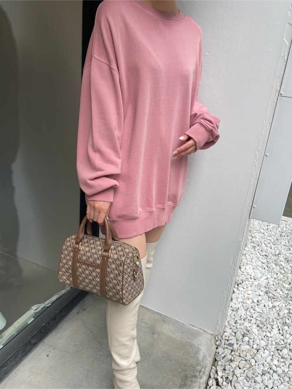 「秋コーデ、選抜１、サニーモチーフ、スウェット、EVRIS、162cm、MARK STYLER」｜「EVRISのSUNNYピグメントオーバーサイズプルオーバー（スウェット、ピンク系）」を使った、YUUKA さん（レディース・162cm）の秋コーディネートの5枚目の写真