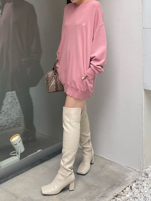 「秋コーデ、選抜１、サニーモチーフ、スウェット、EVRIS、162cm、MARK STYLER」｜「EVRISのSUNNYピグメントオーバーサイズプルオーバー（スウェット、ピンク系）」を使った、YUUKA さん（レディース・162cm）の秋コーディネートの2枚目の写真
