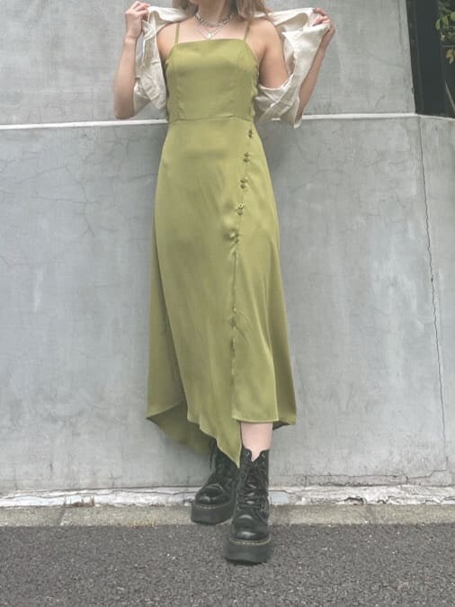 「EVRIS、選抜１、キャミワンピ、ライムグリーン、リネンシャツ、夏コーデ、162cm」｜「EVRISのNEW RANDOM HEM ロングワンピース（ワンピース、グリーン系）」を使った、YUUKA さん（レディース・162cm）の夏コーディネートの2枚目の写真