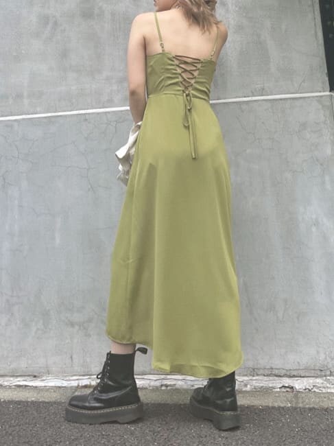 「EVRIS、選抜１、キャミワンピ、ライムグリーン、リネンシャツ、夏コーデ、162cm」｜「EVRISのNEW RANDOM HEM ロングワンピース（ワンピース、グリーン系）」を使った、YUUKA さん（レディース・162cm）の夏コーディネートの5枚目の写真
