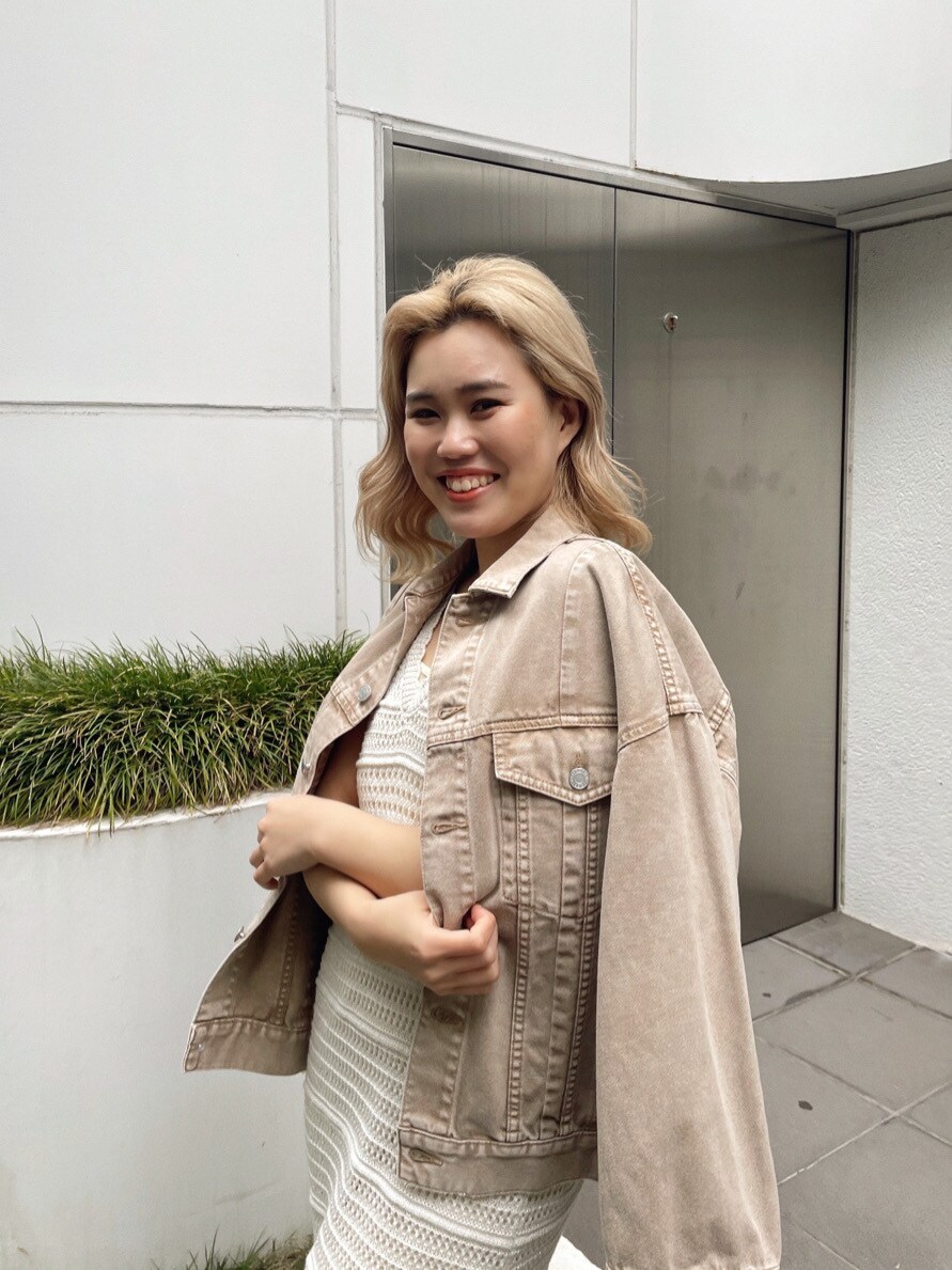 「EVRIS、選抜１、162cm、春コーデ、ロングワンピース、夏コーデ、ラメ、大人カジュアル、クリアヒール、ニットワンピ」｜「EVRISのラメクロシェニットワンピース（ワンピース、ホワイト系）」を使った、YUUKA さん（レディース・162cm）の春コーディネートの5枚目の写真