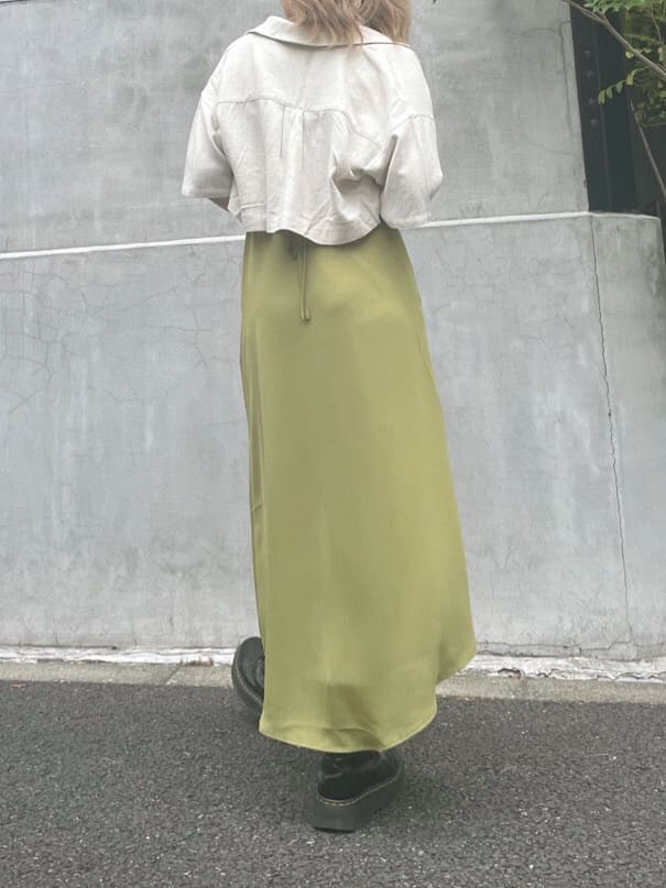 「EVRIS、選抜１、キャミワンピ、ライムグリーン、リネンシャツ、夏コーデ、162cm」｜「EVRISのNEW RANDOM HEM ロングワンピース（ワンピース、グリーン系）」を使った、YUUKA さん（レディース・162cm）の夏コーディネートの3枚目の写真