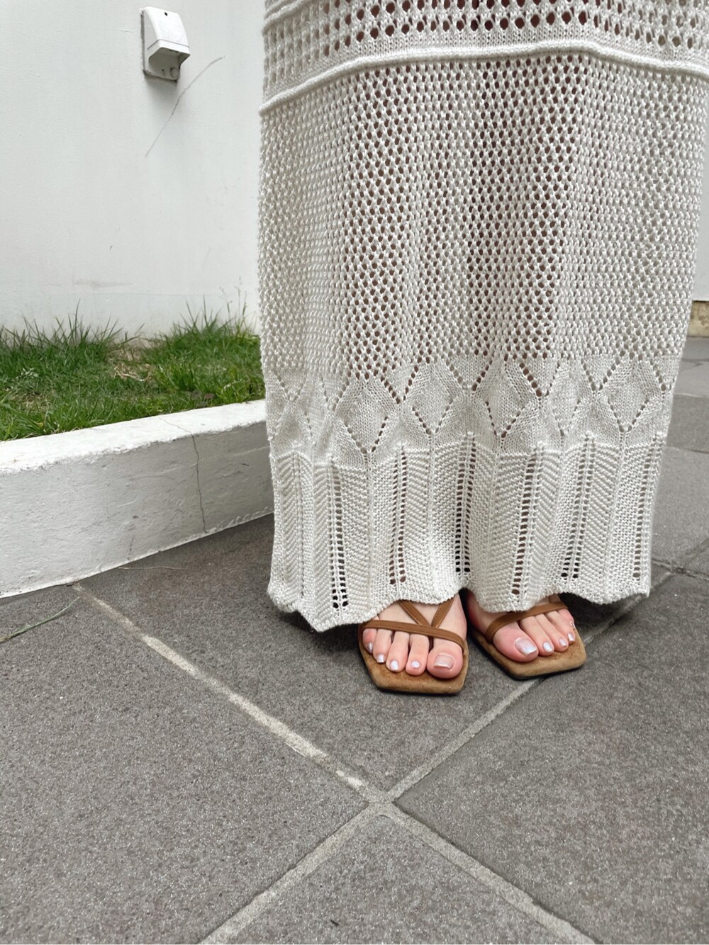 「EVRIS、選抜１、162cm、春コーデ、ロングワンピース、夏コーデ、ラメ、大人カジュアル、クリアヒール、ニットワンピ」｜「EVRISのラメクロシェニットワンピース（ワンピース、ホワイト系）」を使った、YUUKA さん（レディース・162cm）の春コーディネートの9枚目の写真