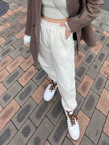 「ブラウンコーデ、ウールジャケット、MARK STYLER、162cm、ブラウン、選抜１、EVRIS」｜「EVRISのスクエアネッククロップドトップス（Tシャツ/カットソー、グレー系）」を使った、YUUKA さん（レディース・162cm）の秋コーディネートの5枚目の写真