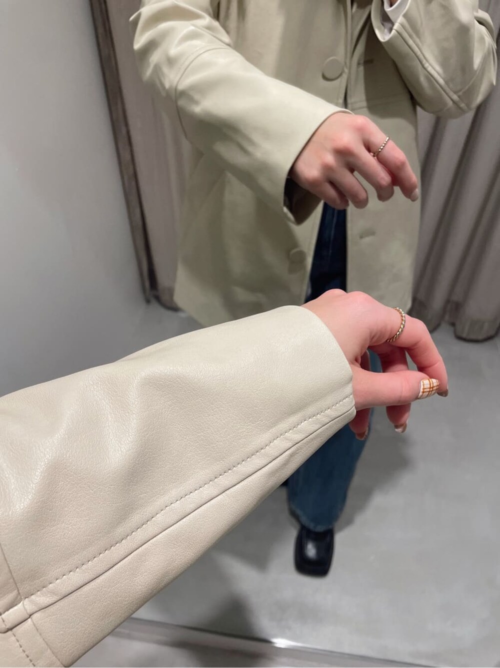 「ワイドパンツ、選抜、ショルダーバッグ、EVRIS、162cm、春コーデ、ダメージデニム、レザージャケット、ワイドデニム、ローファー、大人カジュアル、デニムコーデ、カジュアルコーデ」｜「EVRISのレザーライクステッチジャケット（テーラードジャケット、ホワイト系）」を使った、YUUKA さん（レディース・162cm）の冬コーディネートの4枚目の写真