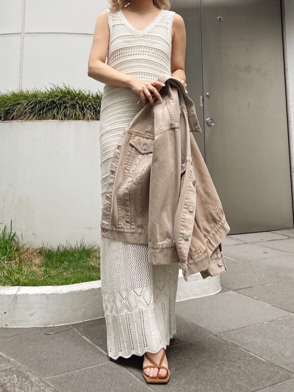 「EVRIS、選抜１、162cm、春コーデ、ロングワンピース、夏コーデ、ラメ、大人カジュアル、クリアヒール、ニットワンピ」｜「EVRISのラメクロシェニットワンピース（ワンピース、ホワイト系）」を使った、YUUKA さん（レディース・162cm）の春コーディネートの4枚目の写真