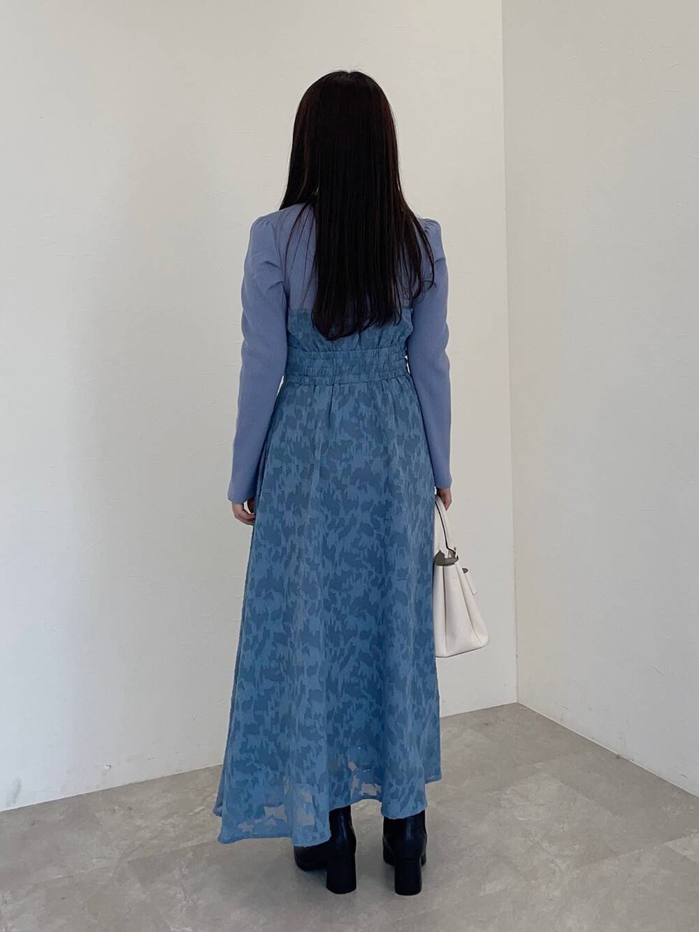 「フェミニン、低身長、モテ、デート/ロマンティック、mysty woman、ワンピース、ブーツ、ショートブーツ」｜「mysty womanのニットストームショートブーツ　143358（ブーツ、ブラック系）」を使った、MiOさん（レディース・155cm）の冬コーディネートの2枚目の写真
