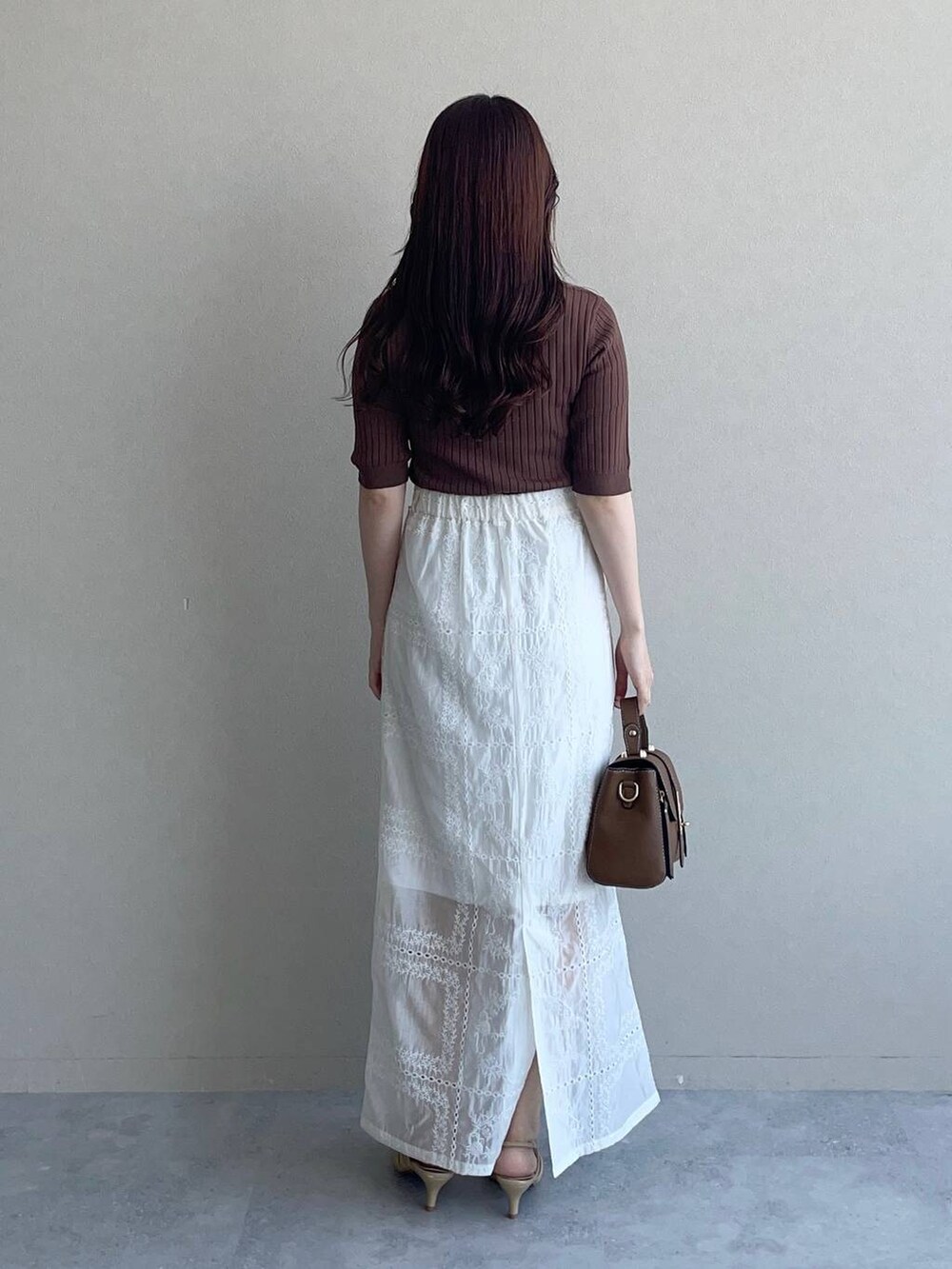 「フェミニン、低身長、モテ、デート/ロマンティック、mysty woman、ロングスカート、パンプス、夏コーデ」｜「mysty womanのリボンミュール　492310（パンプス、ゴールド系）」を使った、MiOさん（レディース・155cm）の夏コーディネートの2枚目の写真
