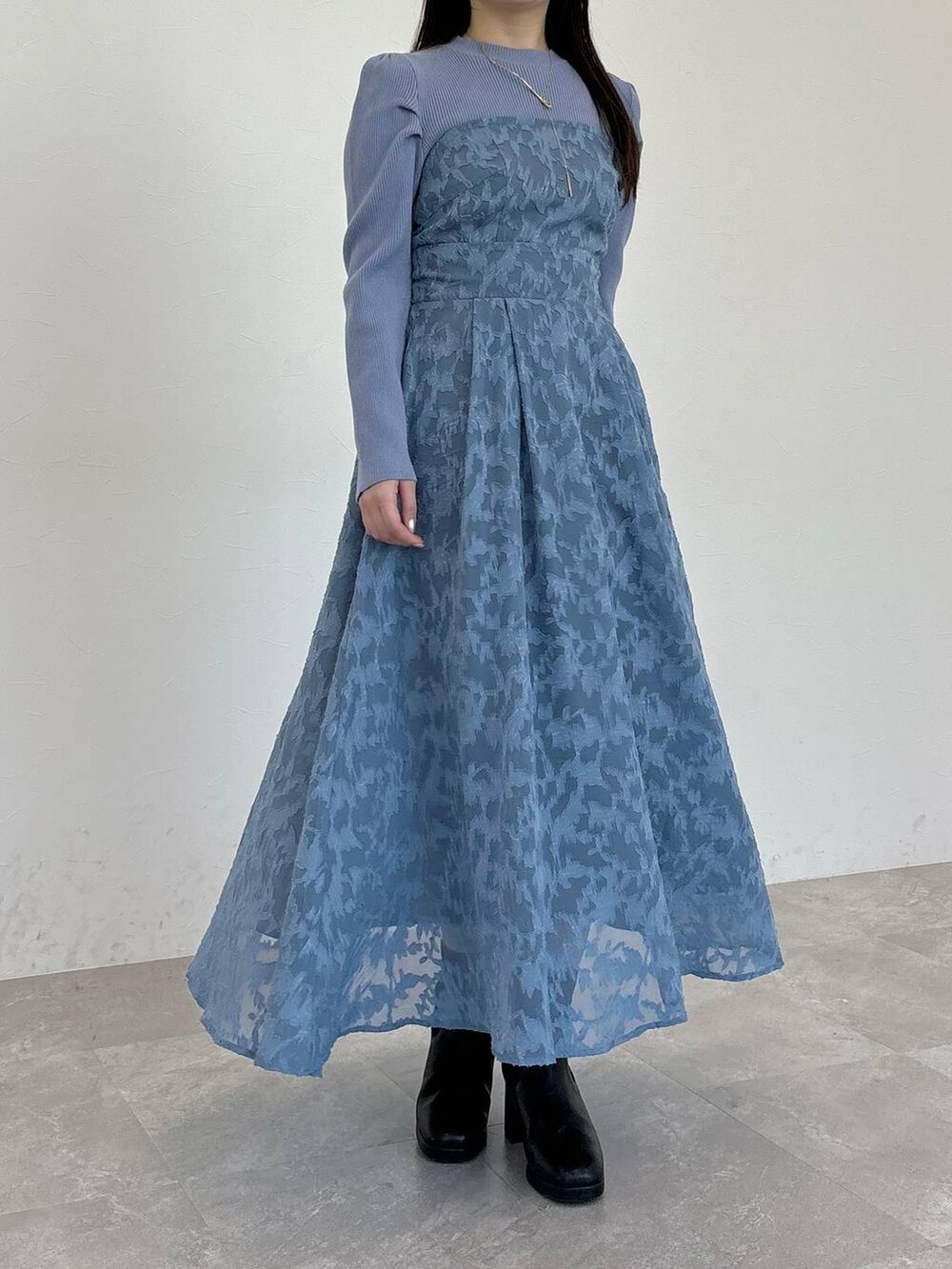 「フェミニン、低身長、モテ、デート/ロマンティック、mysty woman、ワンピース、ブーツ、ショートブーツ」｜「mysty womanのニットストームショートブーツ　143358（ブーツ、ブラック系）」を使った、MiOさん（レディース・155cm）の冬コーディネートの3枚目の写真