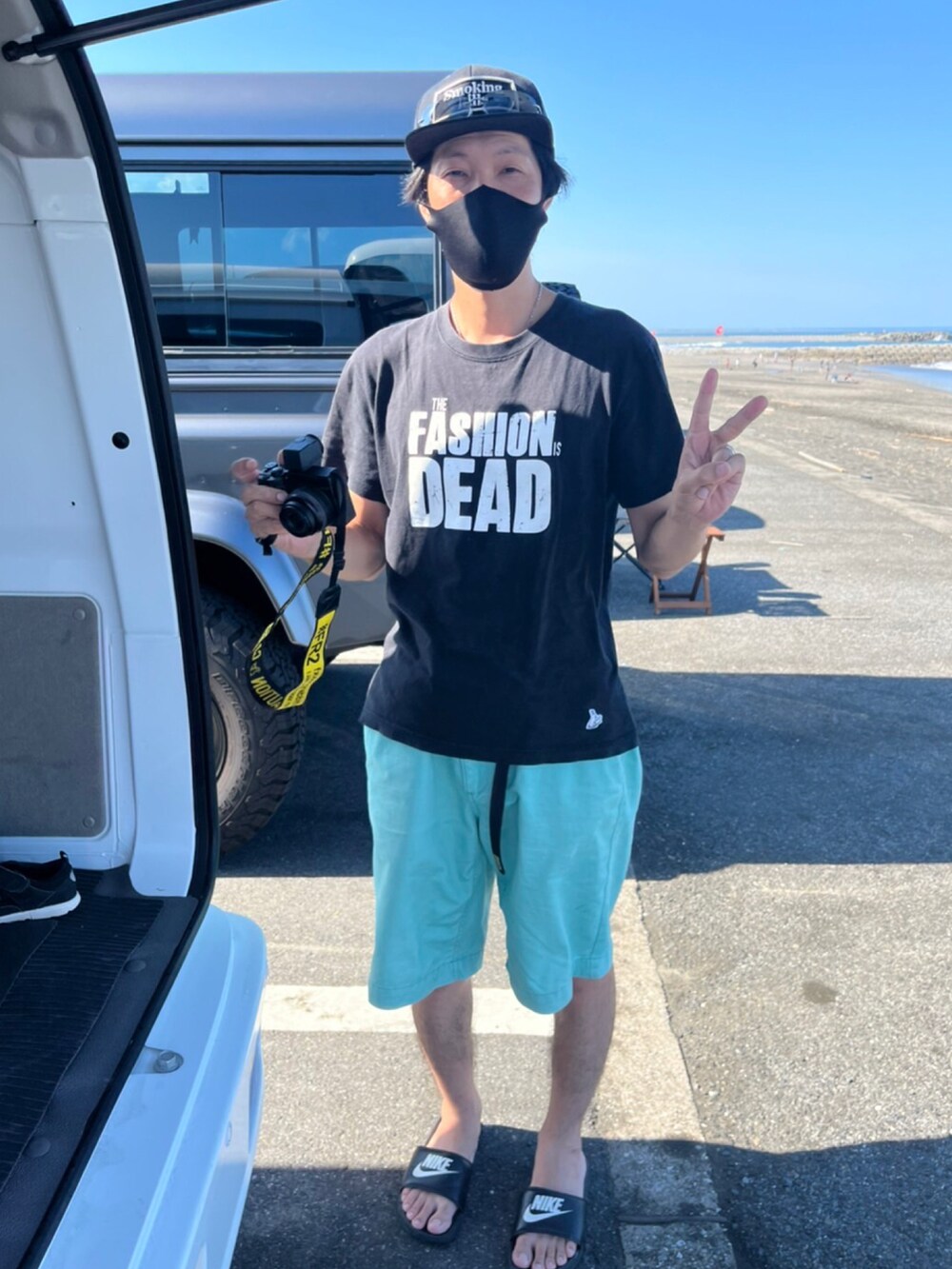 「シンプルコーデ、Tシャツ、海、丘サーファー、ベナッシ、ハーフパンツ、ティファニーブルー、撮影、千葉」｜「NIKEのアイテム（サンダル、ブラック系）」を使った、s0325noguchiさん（メンズ・170cm）の夏コーディネートの5枚目の写真