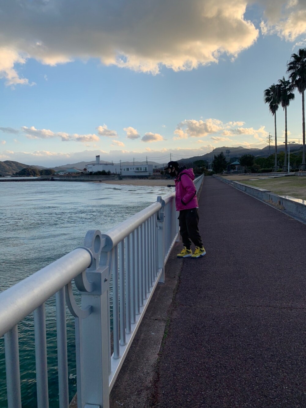 「尾道、瀬戸田、海、寒い」｜「FR2のアイテム（カーゴパンツ、その他）」を使った、s0325noguchiさん（メンズ・170cm）の冬コーディネートの5枚目の写真
