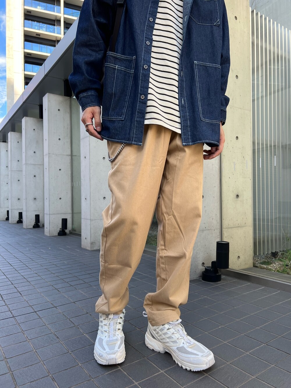 「FREDY&GLOSTER、GEVACO、SALOMON、uncoeur、ボーダー、デニム、デニムシャツ、シェフパンツ、リュック、休日スタイル、ロンT、カジュアルコーデ、スニーカーコーデ、天王寺」｜「GEVACOの【GEVACO/ゲバコ】デニムショールカラーワークシャツ カバーオール（シャツ/ブラウス、ブルー系）」を使った、ふなさん（メンズ・178cm）の秋コーディネートの2枚目の写真