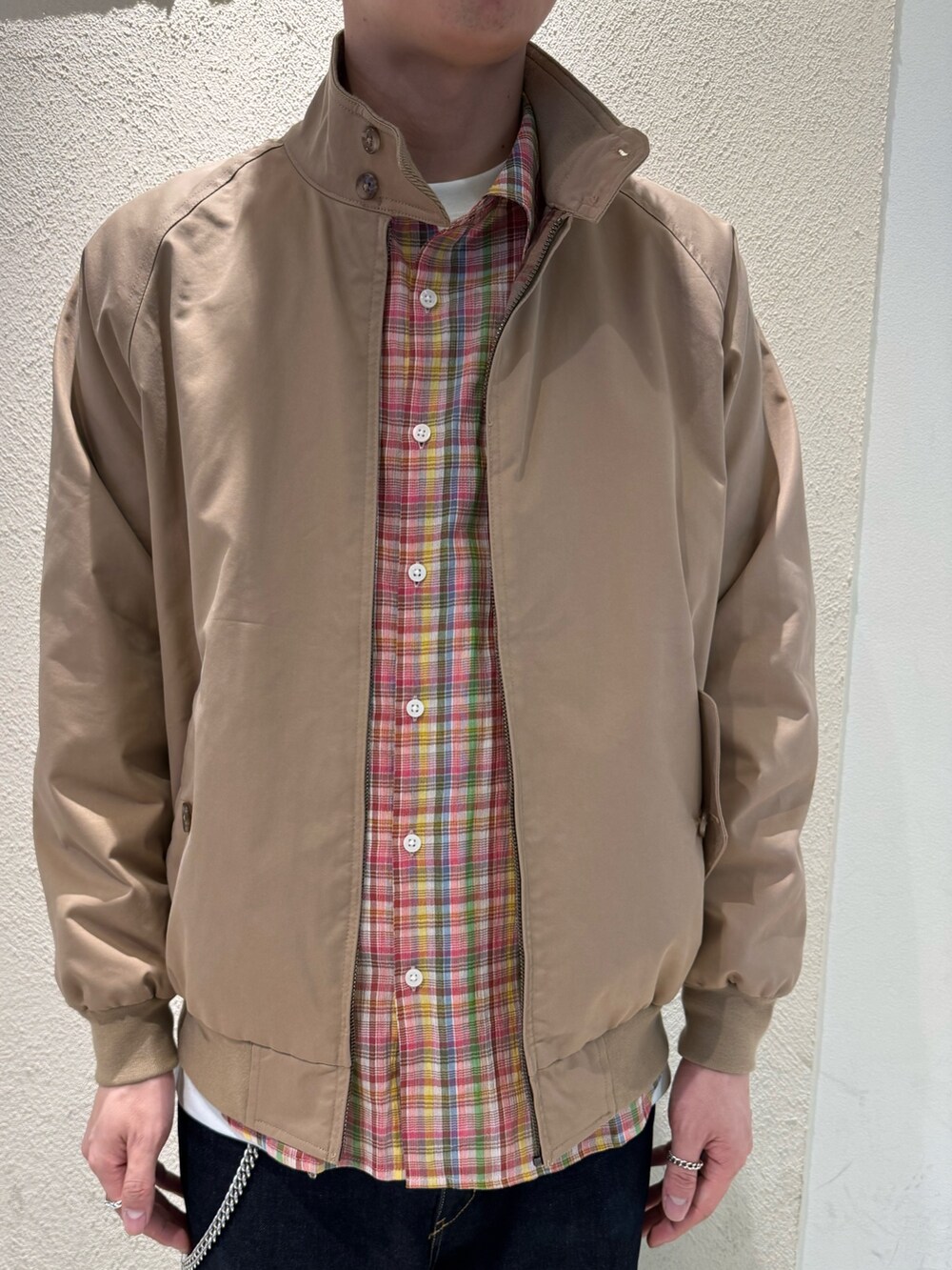 「FREDY&GLOSTER、eddiebauer、salomon、SALOMON、春コーデ、ファッションを楽しもう、カジュアルスタイル、カジュアルコーデ、メンズコーデ、スイングトップ、スイングトップブルゾン、チェックシャツ、デニムパンツ、天王寺、天王寺ミオ」｜「GLOSTERの【GLOSTER/グロスター】ガーゼライクチェックシャツ レギュラーカラー（シャツ/ブラウス、ピンク系）」を使った、ふなさん（メンズ・178cm）の春コーディネートの3枚目の写真
