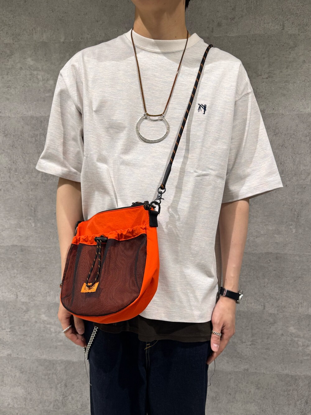 「GLOSTERの【GLOSTER/グロスター】BOY BACK FANCY 裏地配色 ショートスリーブTシャツ（Tシャツ/カットソー、ホワイト系）」を使った、ふなさん（メンズ・178cm）の春コーディネートの2枚目の写真