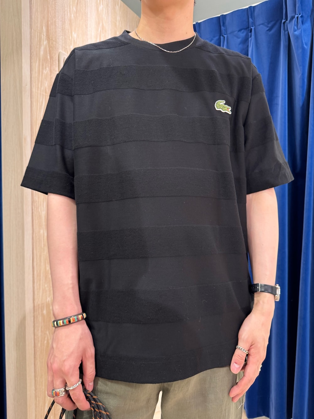 「FREDY&GLOSTER、SHAKA、universaloverall、halo commodity、LACOSTE、サンダル、やっぱり帽子が好き、シンプルコーデ、きれいめカジュアル、休日スタイル、Tシャツ、オトナカジュアル、今日のコーデ、大人コーデ、大人カジュアル」｜「LACOSTEの【LACOSTE/ラコステ】パイル地切り替え同色ボーダーTシャツ（Tシャツ/カットソー、ブラック系）」を使った、ふなさん（メンズ・178cm）の春コーディネートの2枚目の写真
