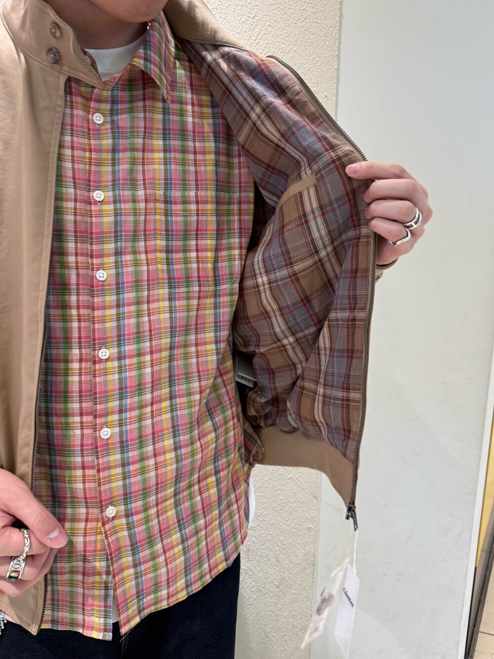 「FREDY&GLOSTER、eddiebauer、salomon、SALOMON、春コーデ、ファッションを楽しもう、カジュアルスタイル、カジュアルコーデ、メンズコーデ、スイングトップ、スイングトップブルゾン、チェックシャツ、デニムパンツ、天王寺、天王寺ミオ」｜「GLOSTERの【GLOSTER/グロスター】ガーゼライクチェックシャツ レギュラーカラー（シャツ/ブラウス、ピンク系）」を使った、ふなさん（メンズ・178cm）の春コーディネートの4枚目の写真