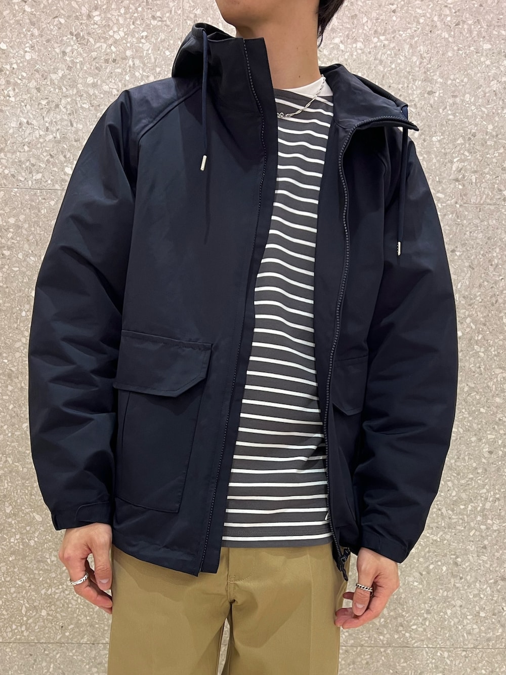 「FREDY&GLOSTER、GEVACO、Dickies、マウンテンパーカー、フレンチカジュアル、ミリタリーコーデ、カジュアルコーデ、ボーダー、天王寺、天王寺ミオ」｜「GLOSTERの【GLOSTER/グロスター】CORDURA コーデュラフードブルゾン 撥水/防風 日本製（ブルゾン、ブルー系）」を使った、ふなさん（メンズ・178cm）の春コーディネートの3枚目の写真