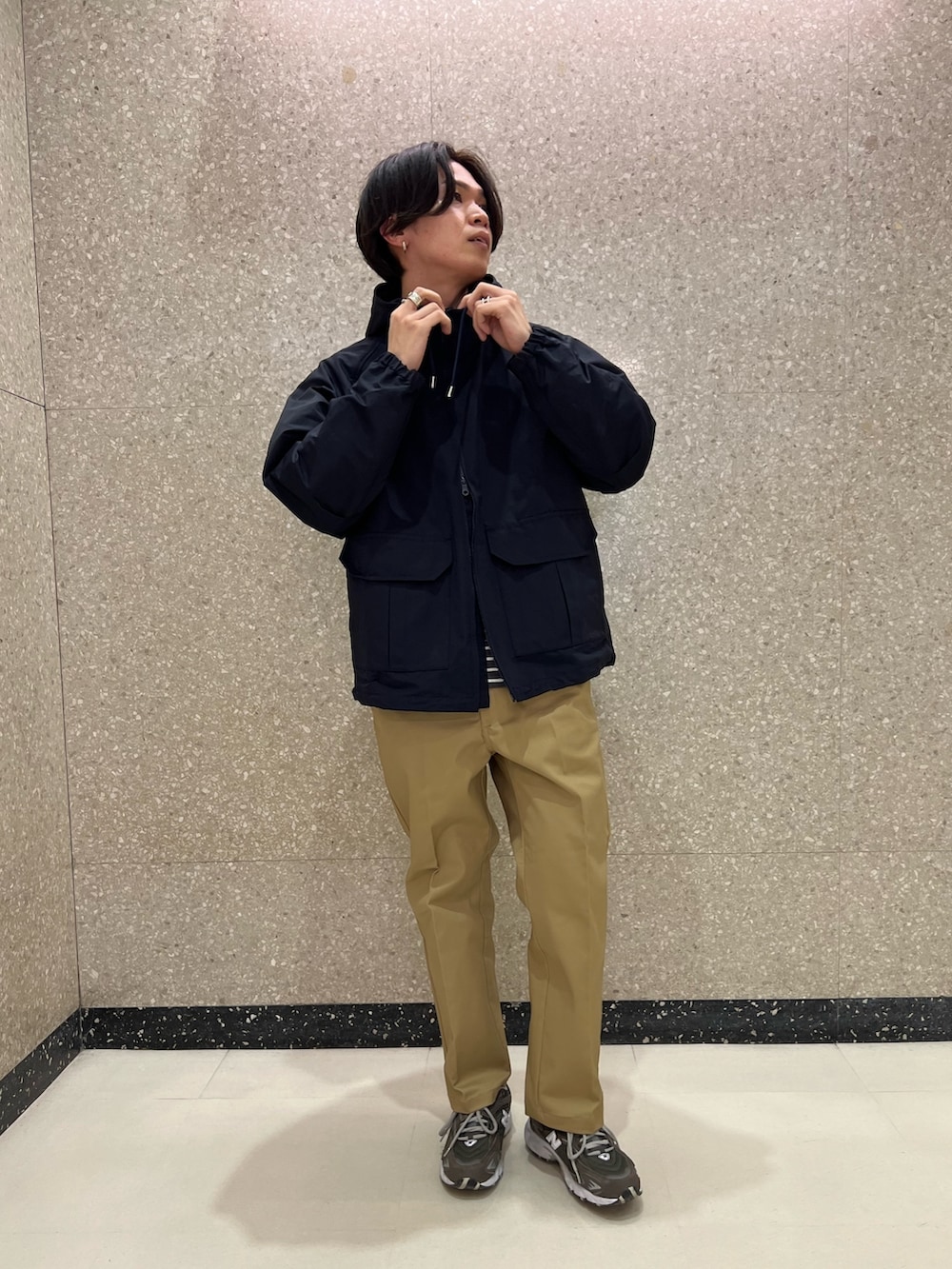 「FREDY&GLOSTER、GEVACO、Dickies、マウンテンパーカー、フレンチカジュアル、ミリタリーコーデ、カジュアルコーデ、ボーダー、天王寺、天王寺ミオ」｜「GLOSTERの【GLOSTER/グロスター】CORDURA コーデュラフードブルゾン 撥水/防風 日本製（ブルゾン、ブルー系）」を使った、ふなさん（メンズ・178cm）の春コーディネートの2枚目の写真