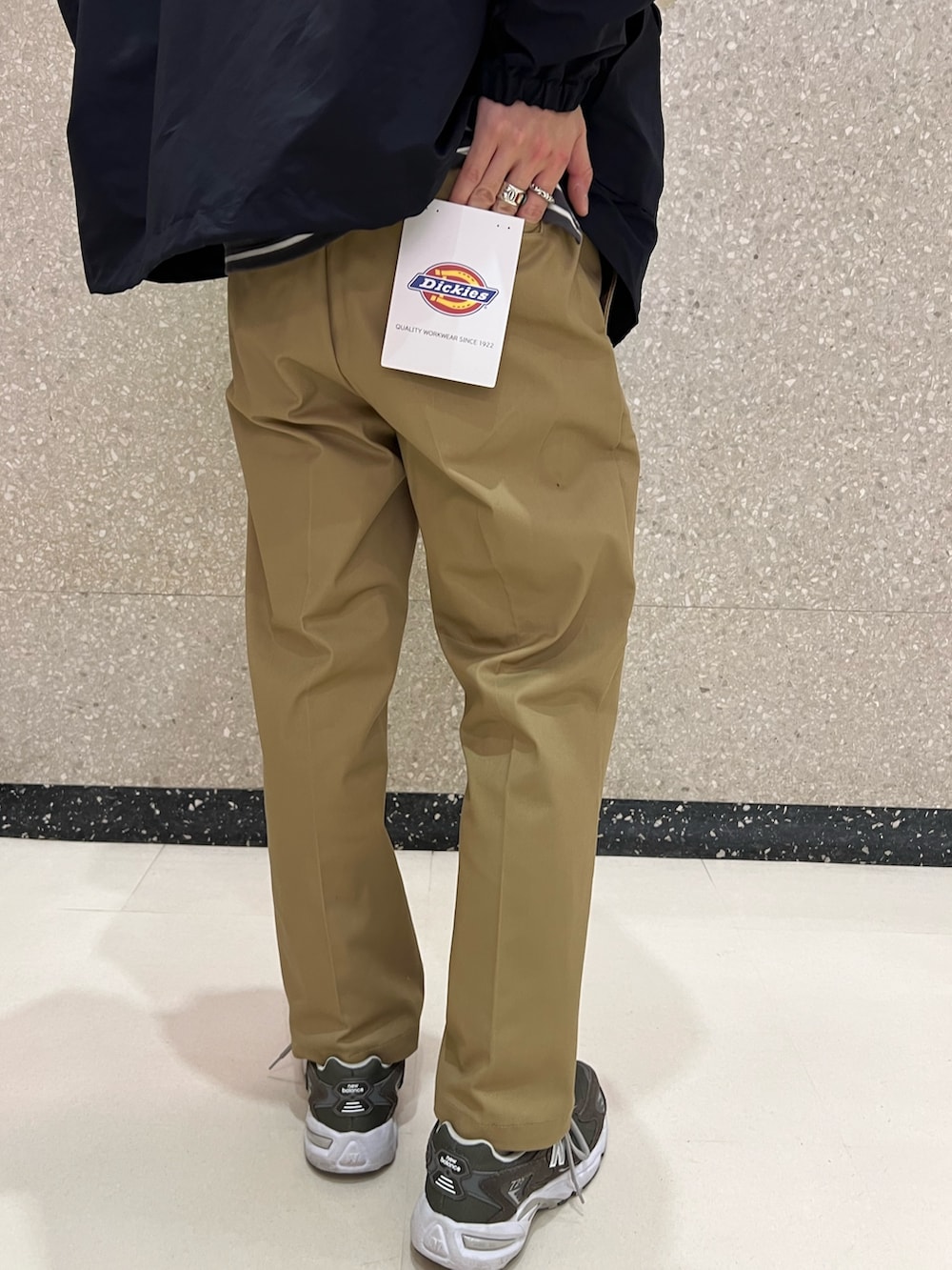 「FREDY&GLOSTER、GEVACO、Dickies、マウンテンパーカー、フレンチカジュアル、ミリタリーコーデ、カジュアルコーデ、ボーダー、天王寺、天王寺ミオ」｜「GLOSTERの【GLOSTER/グロスター】CORDURA コーデュラフードブルゾン 撥水/防風 日本製（ブルゾン、ブルー系）」を使った、ふなさん（メンズ・178cm）の春コーディネートの5枚目の写真