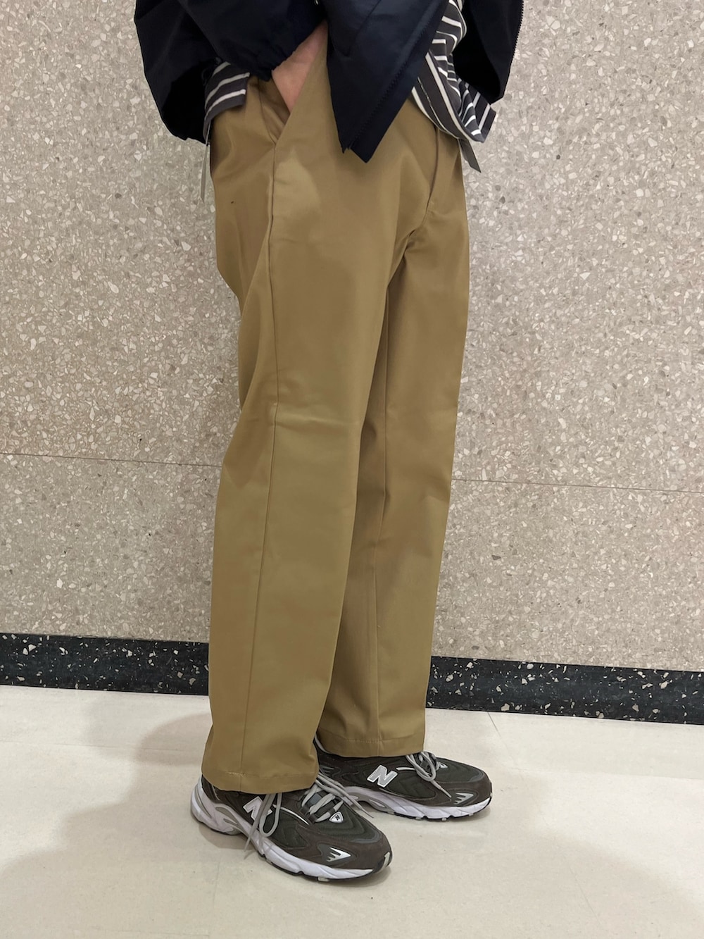 「FREDY&GLOSTER、GEVACO、Dickies、マウンテンパーカー、フレンチカジュアル、ミリタリーコーデ、カジュアルコーデ、ボーダー、天王寺、天王寺ミオ」｜「GLOSTERの【GLOSTER/グロスター】CORDURA コーデュラフードブルゾン 撥水/防風 日本製（ブルゾン、ブルー系）」を使った、ふなさん（メンズ・178cm）の春コーディネートの4枚目の写真