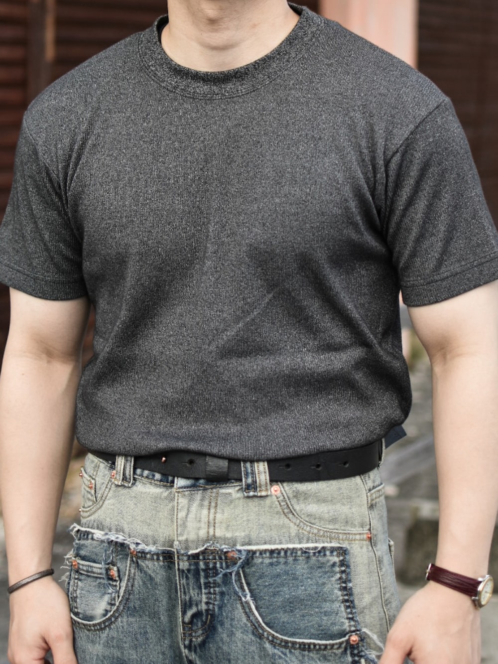 「黒Tシャツ、Tシャツ、Tシャツコーデ、レトロ、レトロコーデ、タックイン、タックインコーデ、Aライン、コンパクト、ジャストサイズ、olduniqlo、UNIQLO、ootd、トレンド、低身長コーデ」|「shiki tokyoのHigh sole volume loafers / ハイソールボリュームローファー(ローファー、ブラック系)」を使った、JUKIYA.さん(メンズ・162cm)の夏コーディネートの2枚目の写真