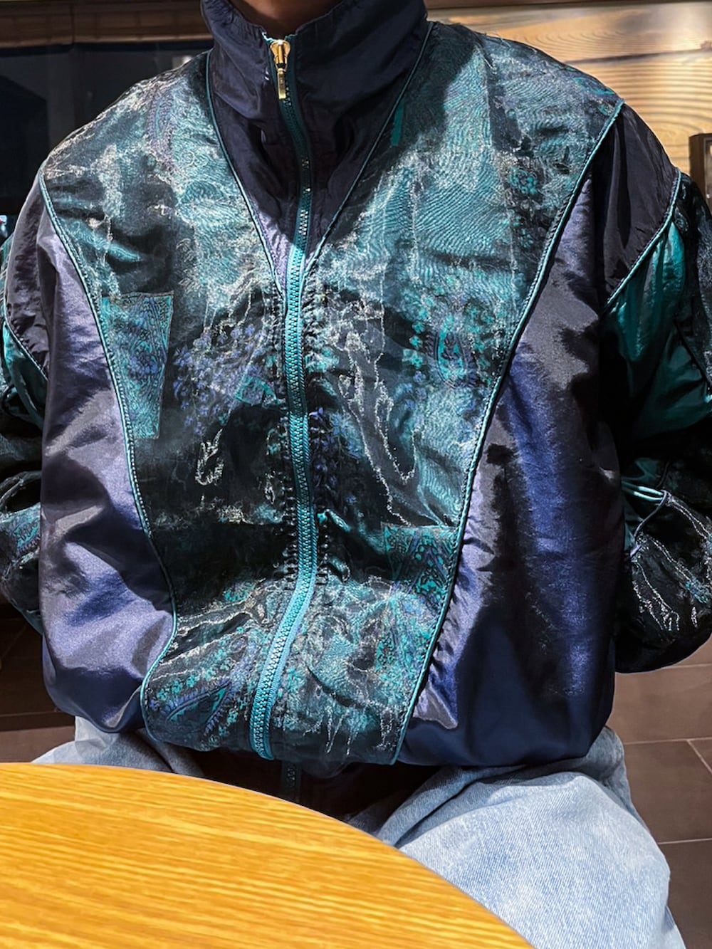 「ナイロンジャケット、柄、トラックパンツ、NEEDLES、古着MIX、古着、古着コーデ、レトロ、ニードルス、グリーン、ペイズリー、トレンド、低身長、低身長コーデ、低身長男子」|「VINTAGEのレトロ柄ナイロンジャケット(ナイロンジャケット、ブルー系)」を使った、JUKIYA.さん(メンズ・162cm)の冬コーディネートの2枚目の写真