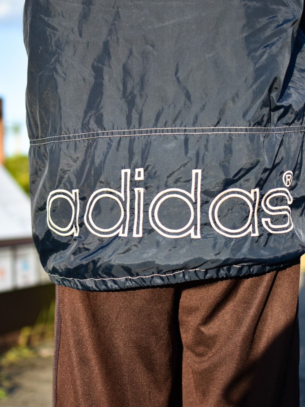 「秋っぽコーデ更新中、秋コーデ、秋のコーデ、adidas、adidas originals、NEEDLES、アディダス、アディダスオリジナルス、ニードルス、ナイロンジャケット、トラックパンツ、ヒザデルパンツ、ストリート、トレンド、低身長コーデ」｜「adidas Originalsの80s（ナイロンジャケット、ブルー系）」を使った、JUKIYA.さん（メンズ・162cm）の秋コーディネートの3枚目の写真