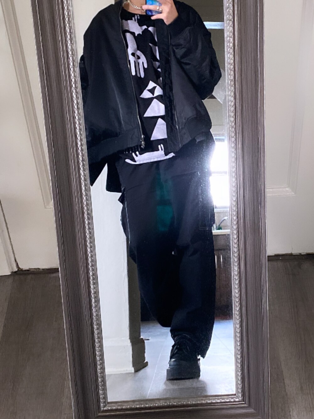 「今日のコーデ、古着MIX、ファッションを楽しもう、モノトーン、メンズコーデ、オールブラック、おしゃれさんと繋がりたい、カジュアル、ワントーンコーデ」｜「niko and...のサイドオープンビッグＭＡ-1（MA-1、ブラック系）」を使った、Shuusaさん（メンズ・175cm）の冬コーディネートの2枚目の写真
