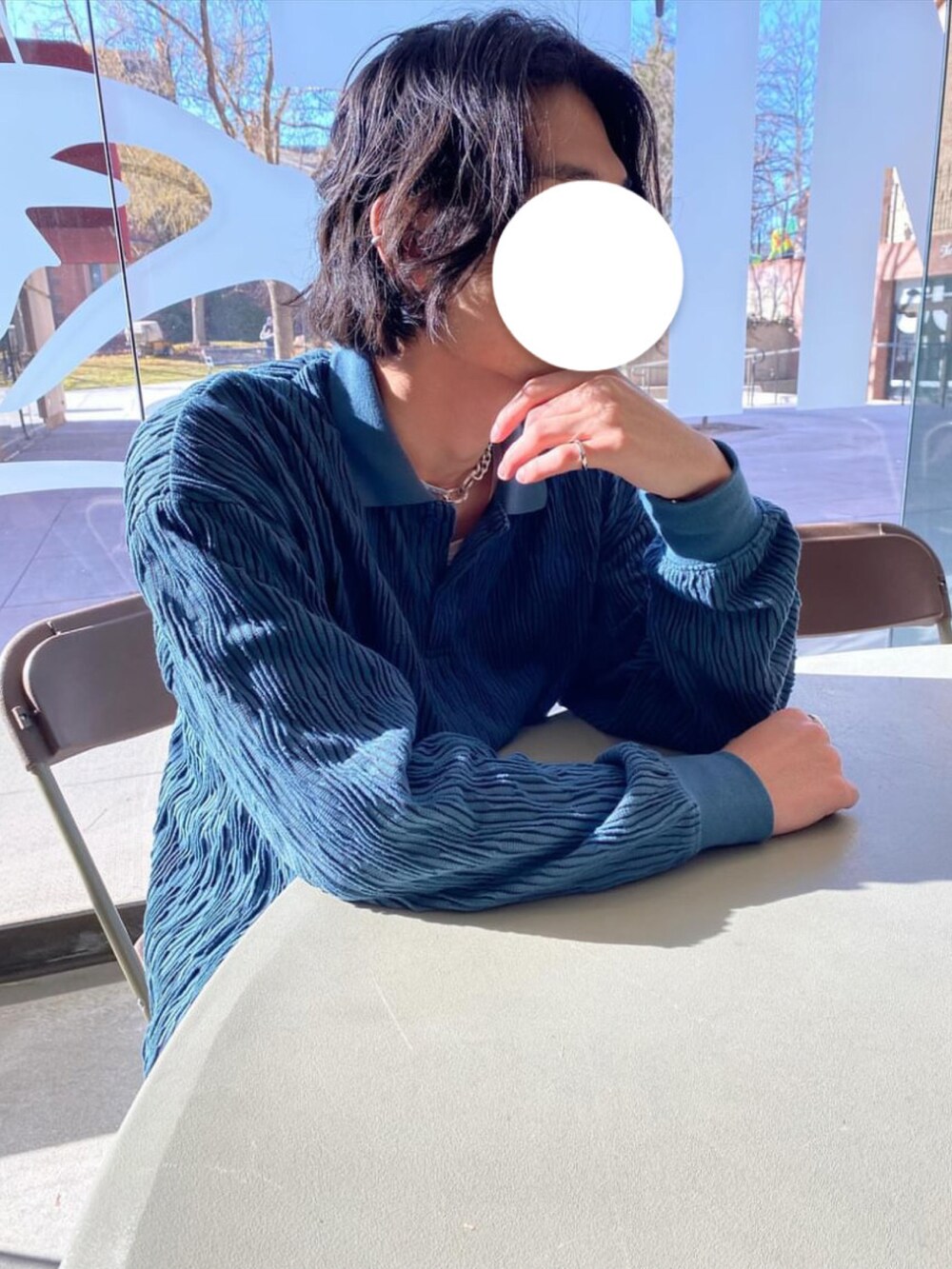 「ジャガードニット、白パンツ、きれいめカジュアル、おでかけコーデ、服好きな人と繋がりたい、大人カジュアル、お洒落さんとつながりたい、大人コーデ、niko and ...、martine ali、RAGEBLUE、Dr.Martens」｜「WYM LIDNMのHARD GABA LOOSE FIT TROUSERS（その他パンツ、ホワイト系）」を使った、Shuusaさん（メンズ・175cm）の冬コーディネートの3枚目の写真